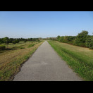 Unterwegs auf der (hier) asphaltierten Deichkrone